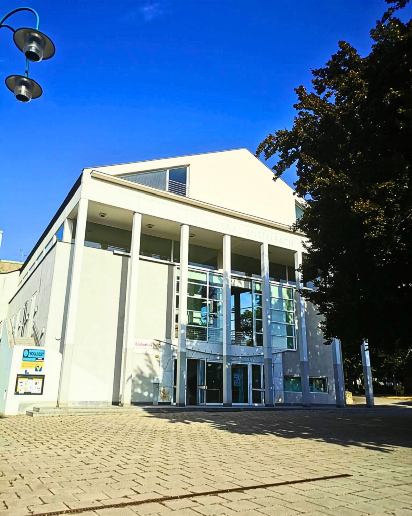 Außenansicht des Stadtsaals Mistelbach